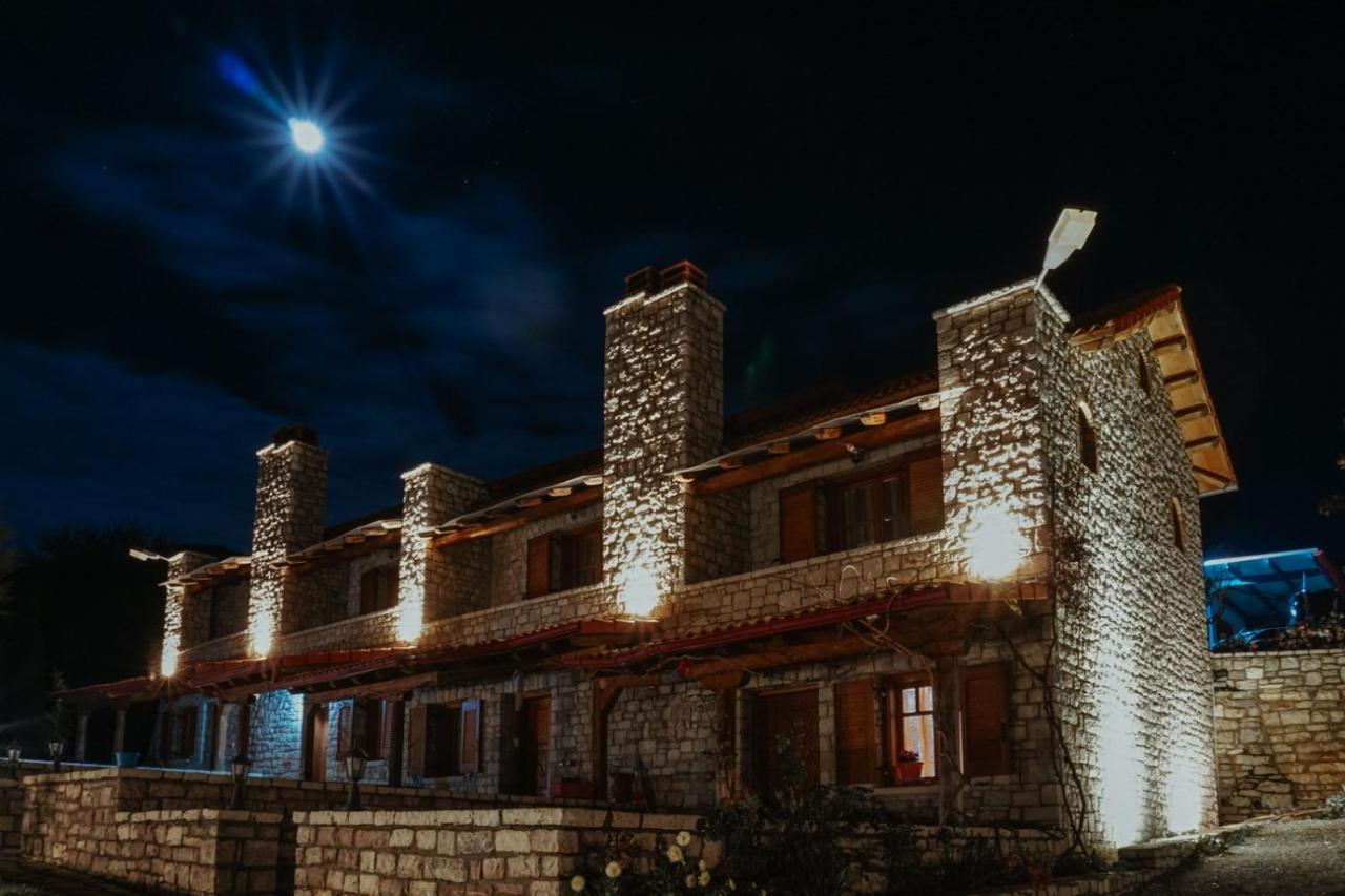 Appartamento Mezonetes Helmos Ano Lousoi Esterno foto