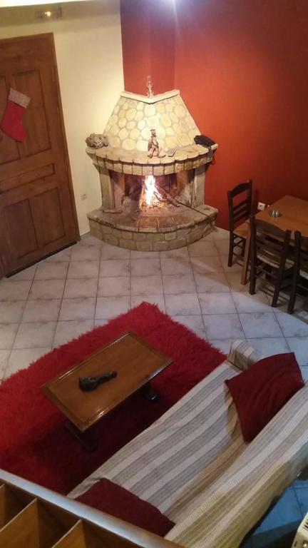 Appartamento Mezonetes Helmos Ano Lousoi Esterno foto