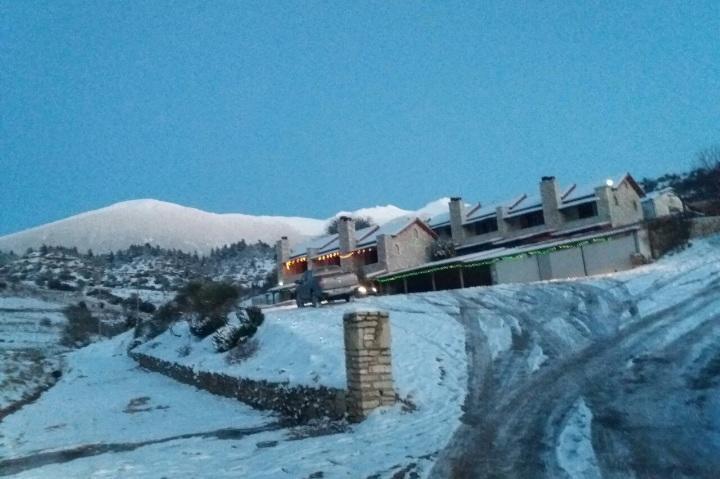 Appartamento Mezonetes Helmos Ano Lousoi Esterno foto